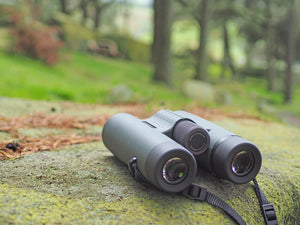 Kowa Genesis XD44 10,5×44 · Rocher