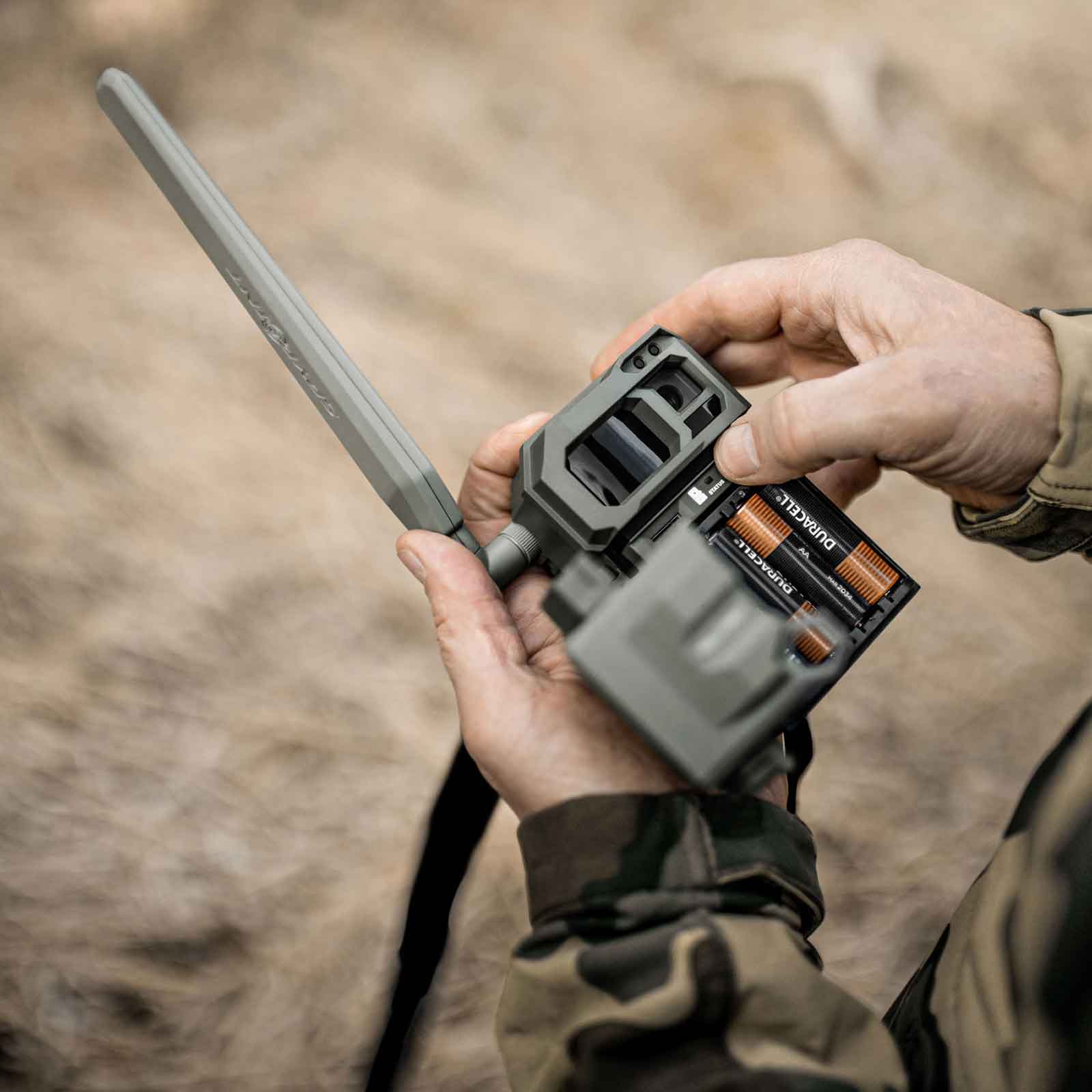 Cámara trampa fotográfica Spypoint LM2 conectada 