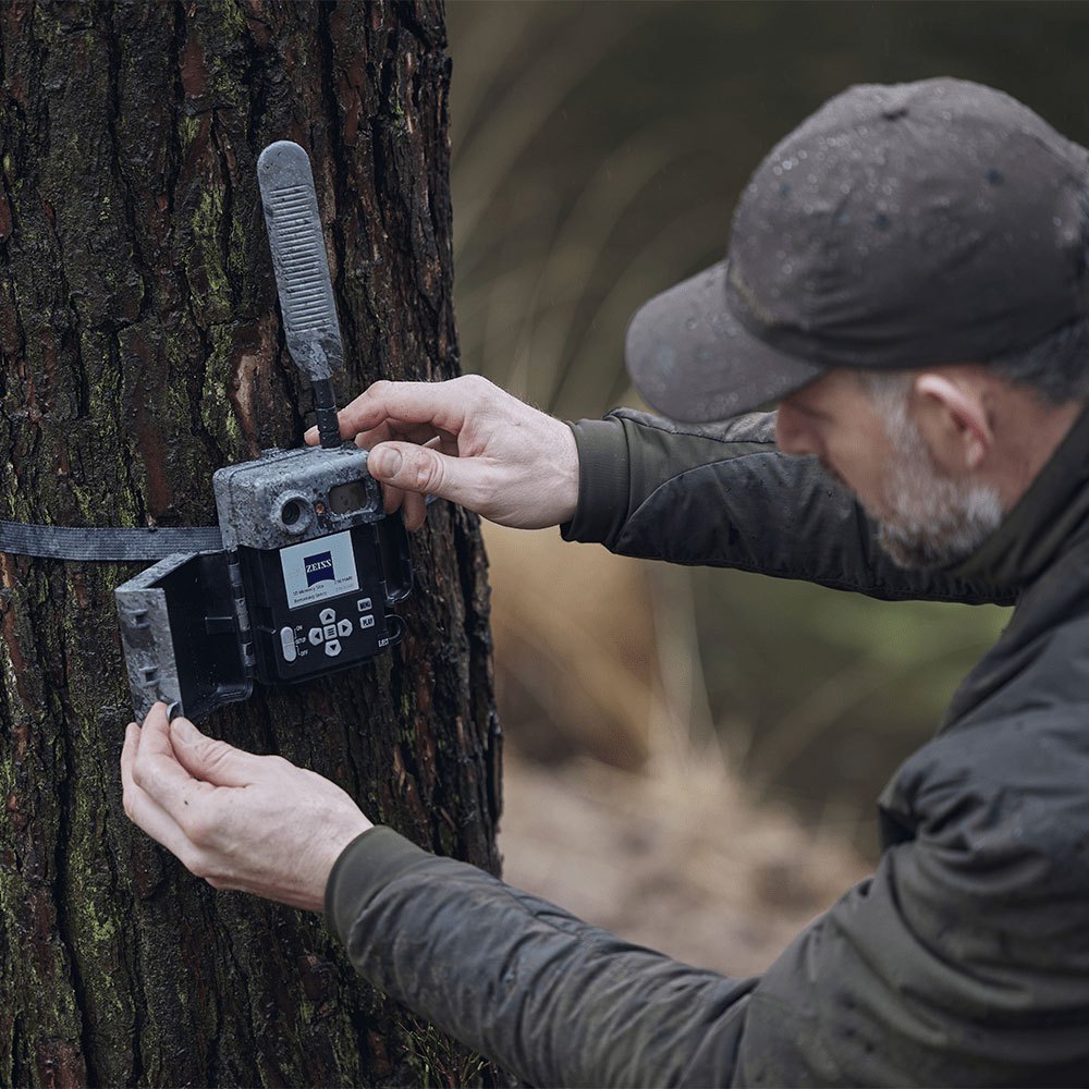 Cámara trampa fotográfica ZEISS Secacam 7 conectada 